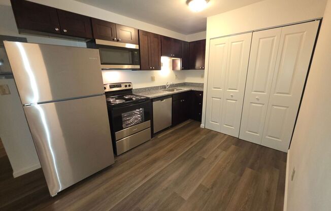 2 beds, 1 bath, 800 sqft, $1,095, Unit 190204