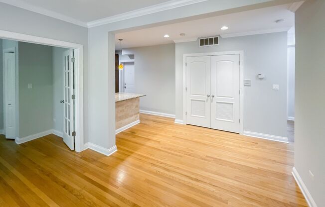 2 beds, 1 bath, 740 sqft, $2,750, Unit 3808M-2