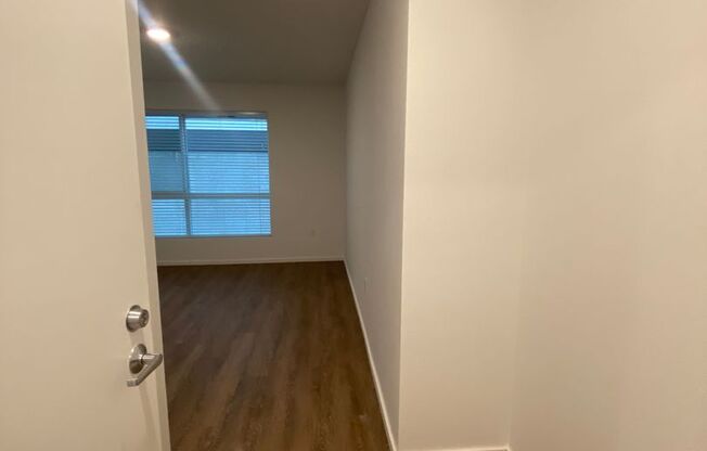 Studio, 1 bath, 177 sqft, $1,350