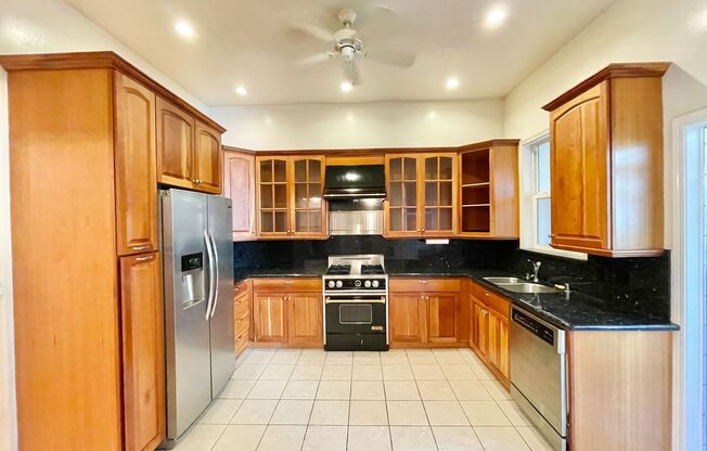 Inner Sunset Full Floor 2BR+/1.5 BA Victorian Condo - 7th Ave @ Lincoln - PROGRESSIVE