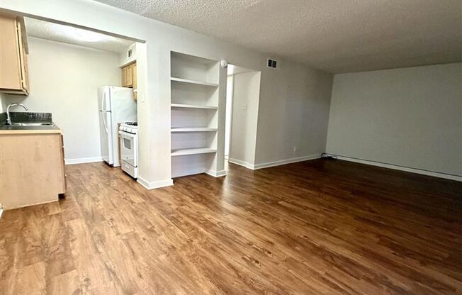 2 beds, 1 bath, 900 sqft, $1,299, Unit ELP2202-131