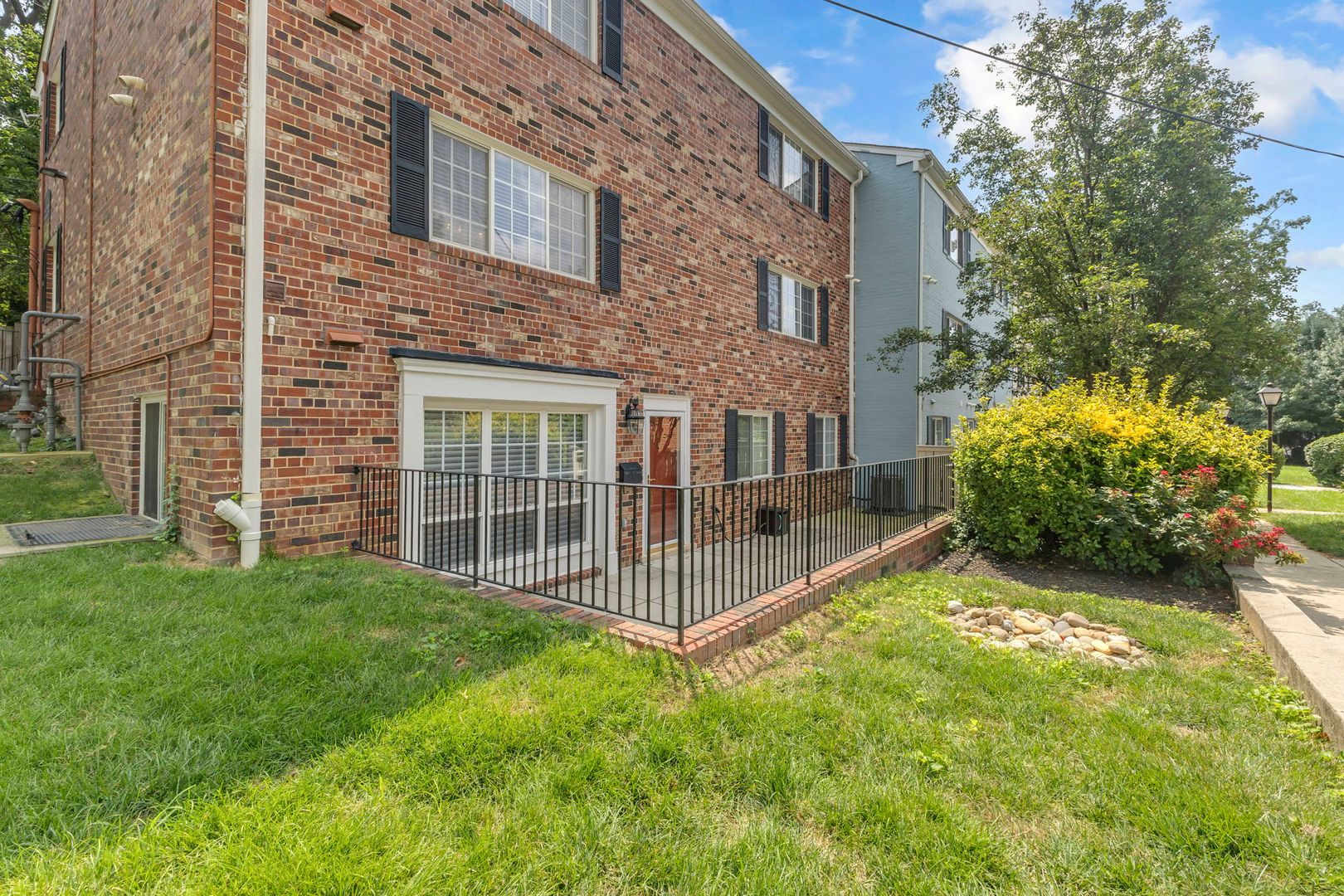 Large, Luxurious 2 Bedroom 2 Bath at Parkside at Alexandria