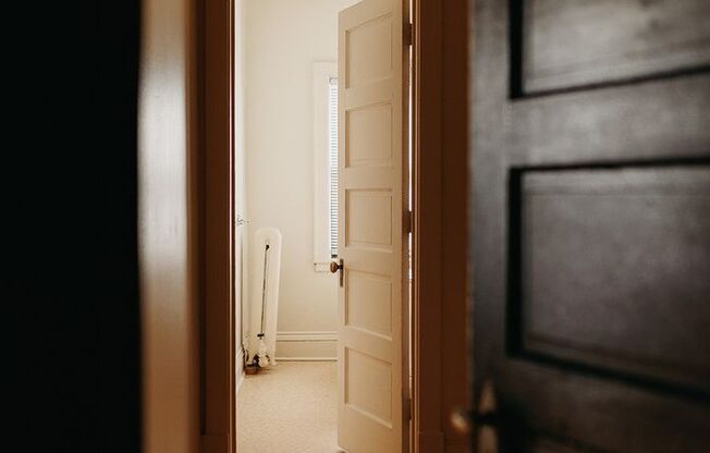 2 beds, 1 bath, 901 sqft, $1,225, Unit 307-42