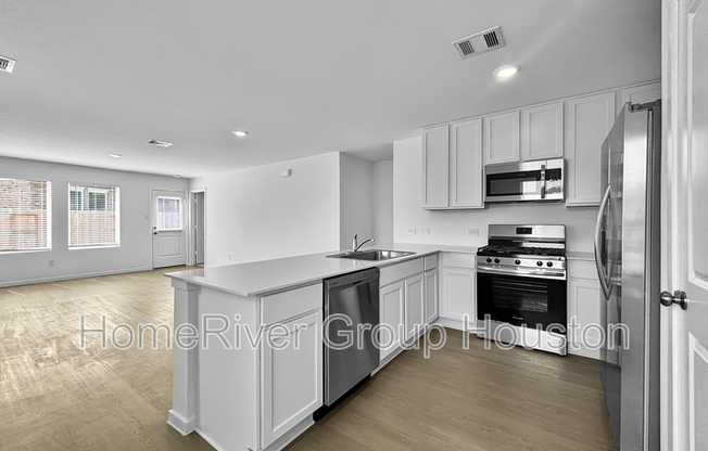 5823 STANDPIPER LOOP