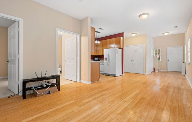 3 beds, 2 baths, $1,900, Unit Unit G