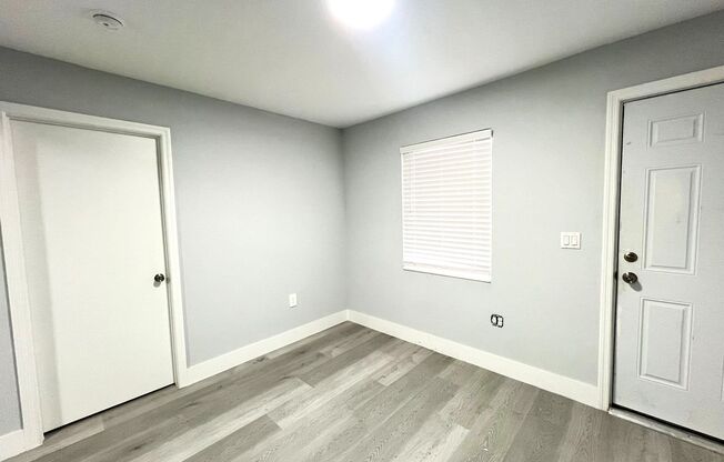 3 beds, 1 bath, 880 sqft, $2,300, Unit 5200-12