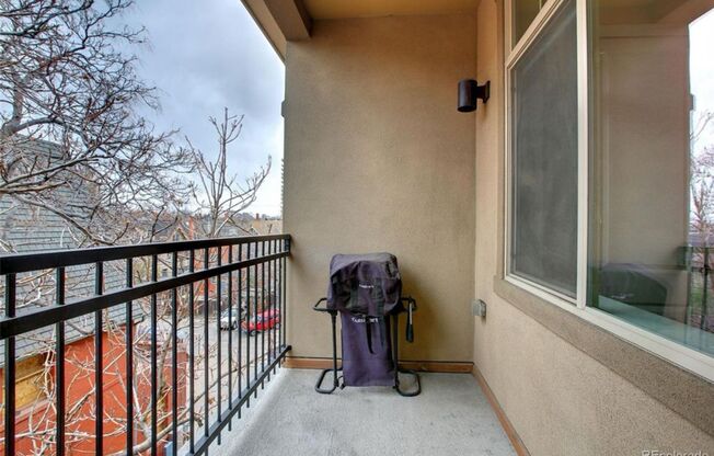 2 beds, 2 baths, $2,600