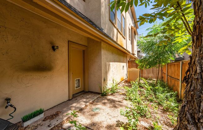 Beautiful Tuscan feel Condo Lower Greenville area