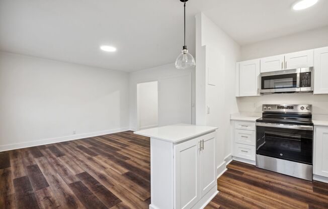 Studio, 1 bath, 425 sqft, $1,750