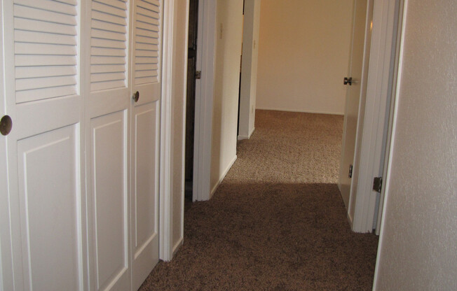 2 beds, 1 bath, $1,400, Unit B