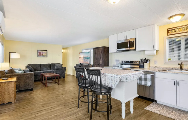Waterfront Tiny Home for Rent! Fully Furnished.
