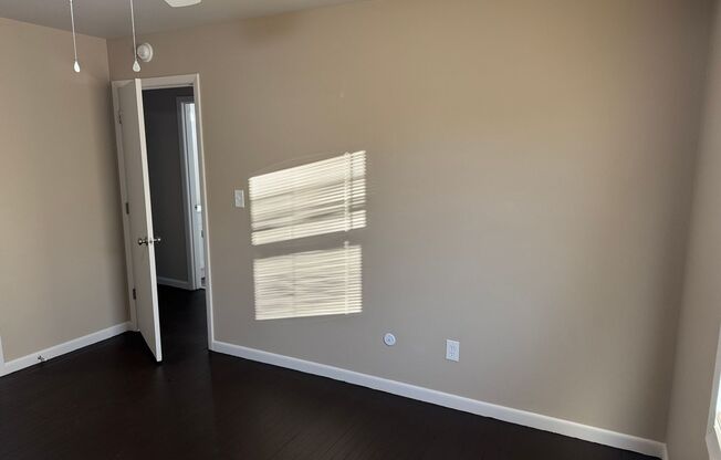 3 beds, 1 bath, $1,105, Unit 1620 #17