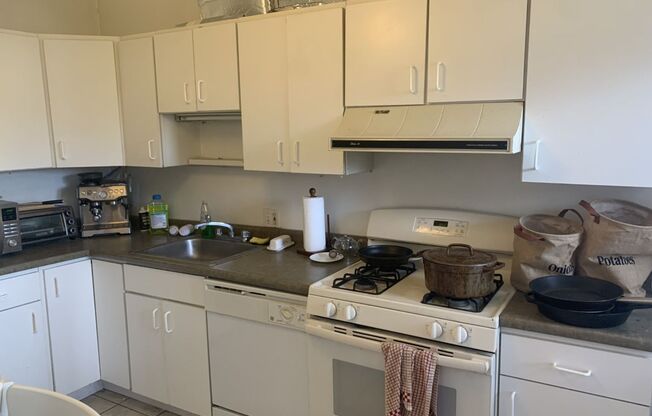 2 beds, 1 bath, $2,100, Unit S3