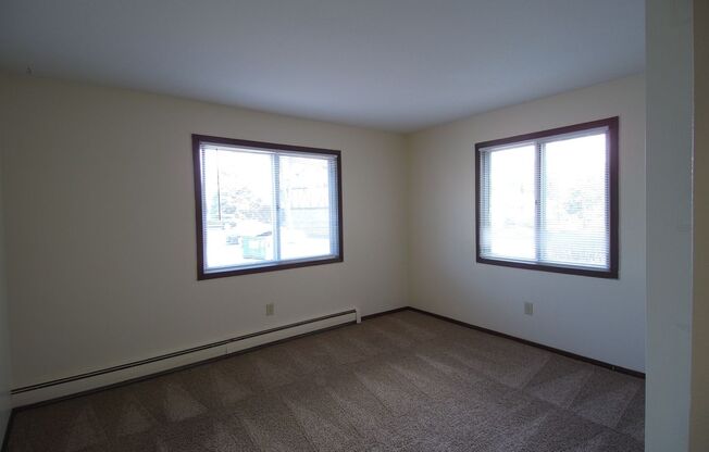 1 bed, 1 bath, 810 sqft, $980, Unit 4711 Indian Hills Dr., #12, Mount Pleasant, WI 53406