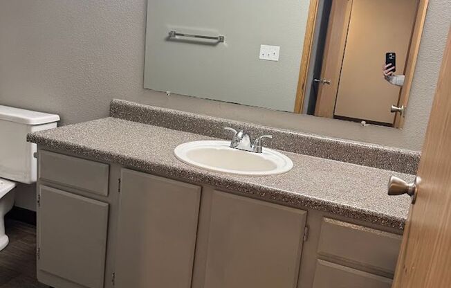 2 beds, 2 baths, 1,070 sqft, $1,675, Unit 18-201