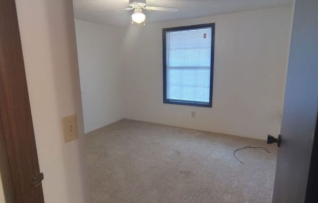 2 beds, 1 bath, 864 sqft, $1,065, Unit Unit 02