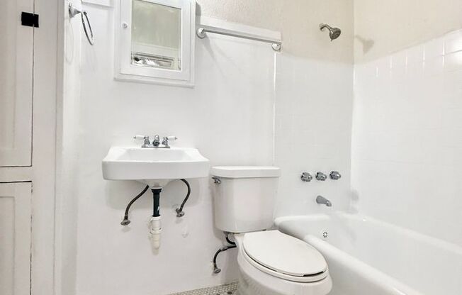 1 bed, 1 bath, $1,075, Unit B2607