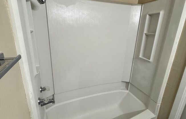 2 beds, 2 baths, 800 sqft, $925, Unit 102