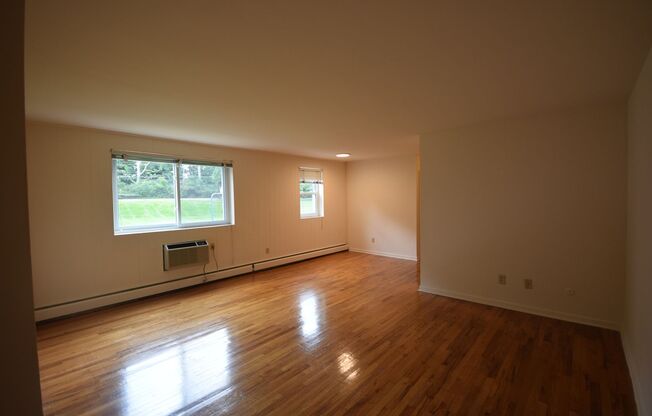 1 bed, 1 bath, 454 sqft, $1,275, Unit M-23