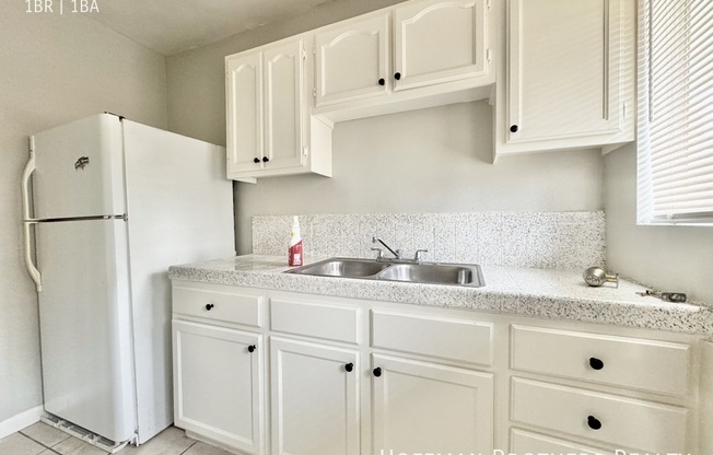 323 HERMOSA AVE
