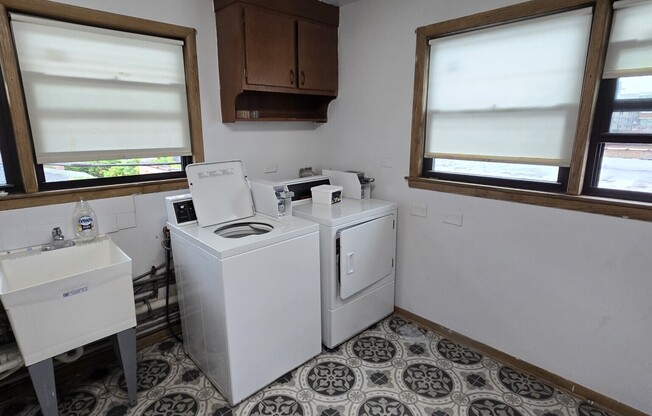 4804 W ROSEMONT