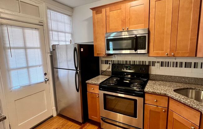 3 beds, 2 baths, $2,100, Unit Apt. 302