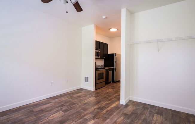 Studio, 1 bath, 279 sqft, $950, Unit W312