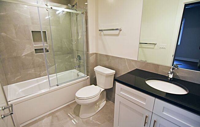 2 beds, 2 baths, 1,014 sqft, $4,100, Unit 3833-311