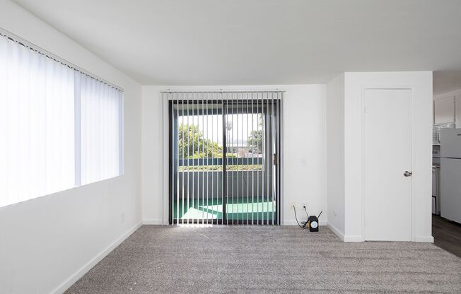 1 bed, 1 bath, 725 sqft, $1,975, Unit 27