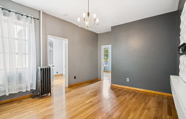 210 W 19 ST