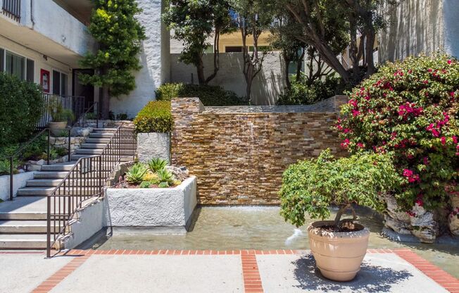 2 beds, 1.5 baths, 930 sqft, $2,850, Unit 124