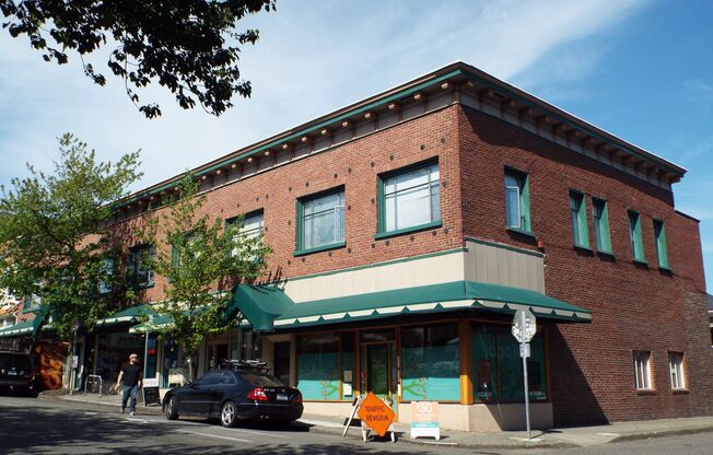 Fremont Apartments - Located on Fremont Ave