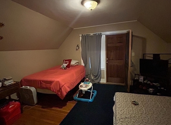 2 beds, 1 bath, $2,250, Unit 3