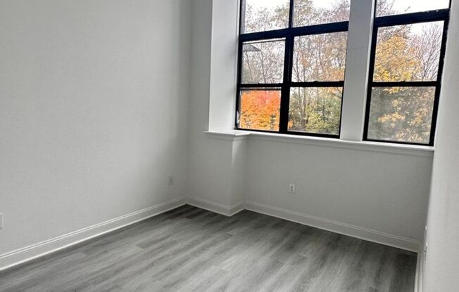 3 beds, 2 baths, 1,292 sqft, $2,045, Unit Unit 302 (Loft)