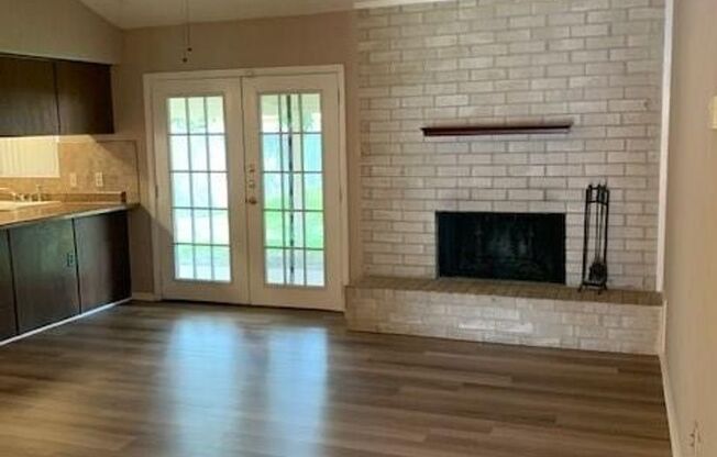 Nice 3 Bedroom, 2 Full Bath Home Located In SW Ft. Worth!