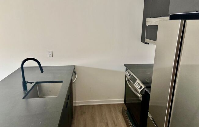 2 beds, 1 bath, 837 sqft, $2,000, Unit 301