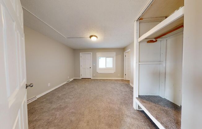 2 beds, 1 bath, $850, Unit Front Up