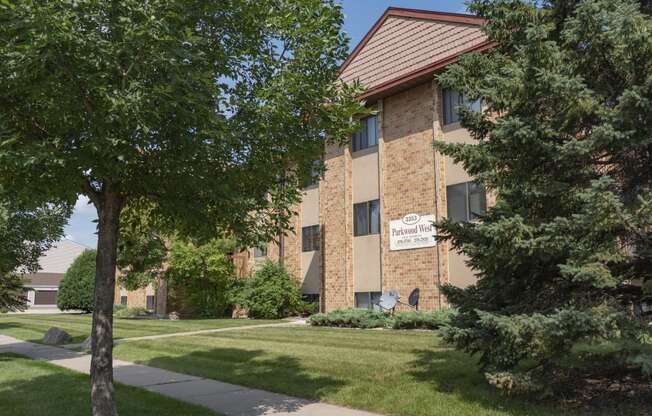 the building where the hotel is located. Fargo, ND Parkwood