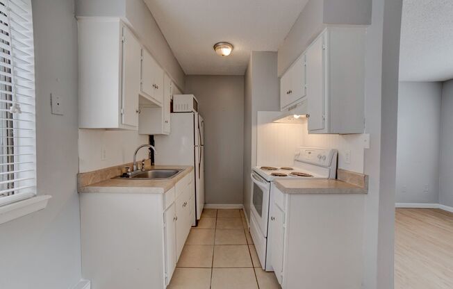 1 bed, 1 bath, 575 sqft, $695, Unit Unit 03