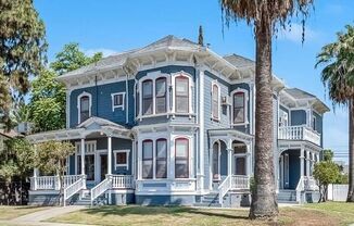 2 bedroom 1 bath walking distance to downtown Hanford