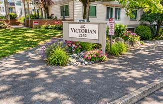 Well-Maintained 1BR Condo Near North Seattle College with Parking & Storage