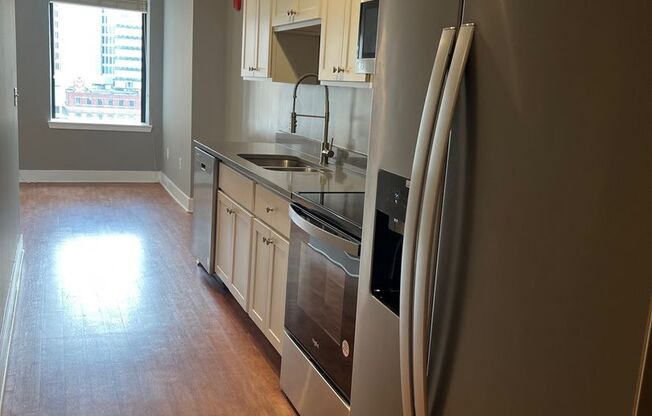 2 beds, 1 bath, 872 sqft, $1,595, Unit 611