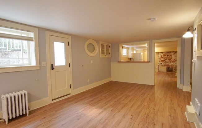 NW Fantastic 1 Bdr + Flex Space - Close to Everything!