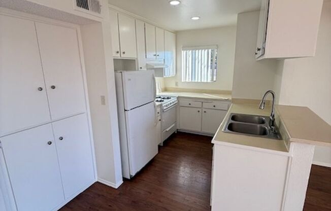 1232 LODI PL