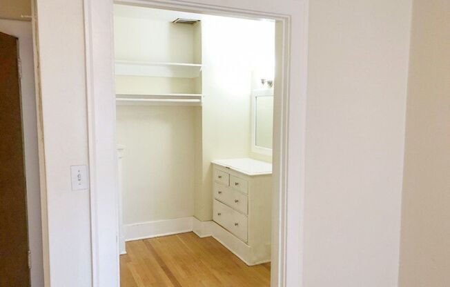 Studio, 1 bath, 425 sqft, $1,395, Unit 210