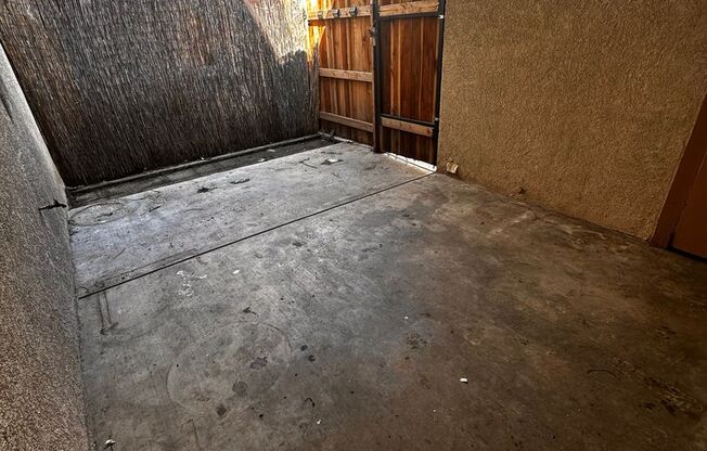 2 beds, 1.5 baths, $1,400, Unit 3