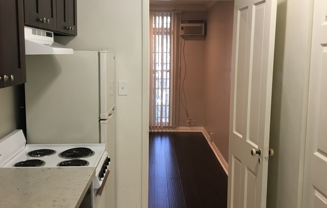 Studio, 1 bath, 380 sqft, $1,600