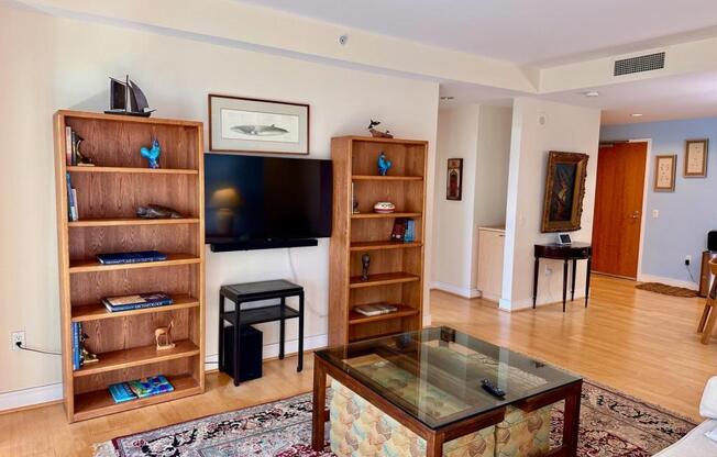 2 beds, 2 baths, 1,315 sqft, $4,500