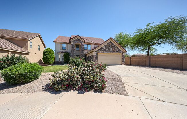 Introducing a stunning 4-bedroom, 2.5-bathroom house with a pool in the desirable south Chandler area!