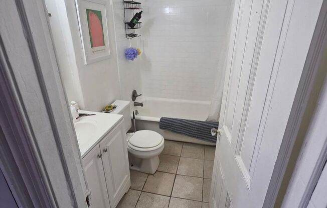 Studio, 1 bath, 300 sqft, $1,090, Unit 3412 Spring Partners LP-1C